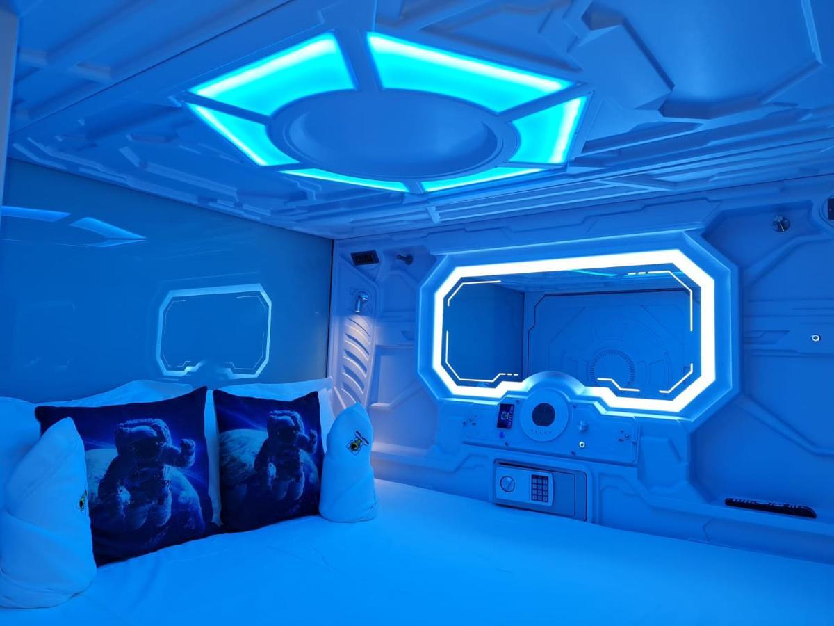 Galaxy Pods Capsule Hotel Boat Quay Singapore Buitenkant foto